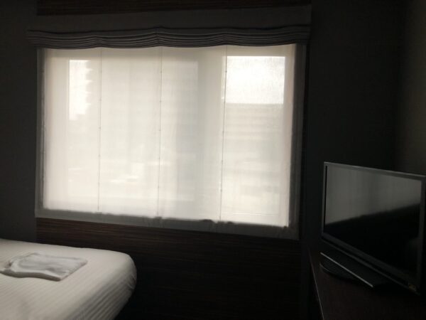 ホテルダイエー益田の部屋の大きな窓