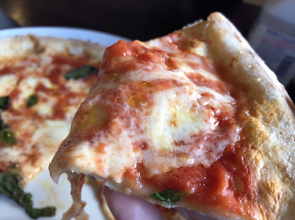 PIZZERIA DA NAPOIのもっちり柔らか系ピザ