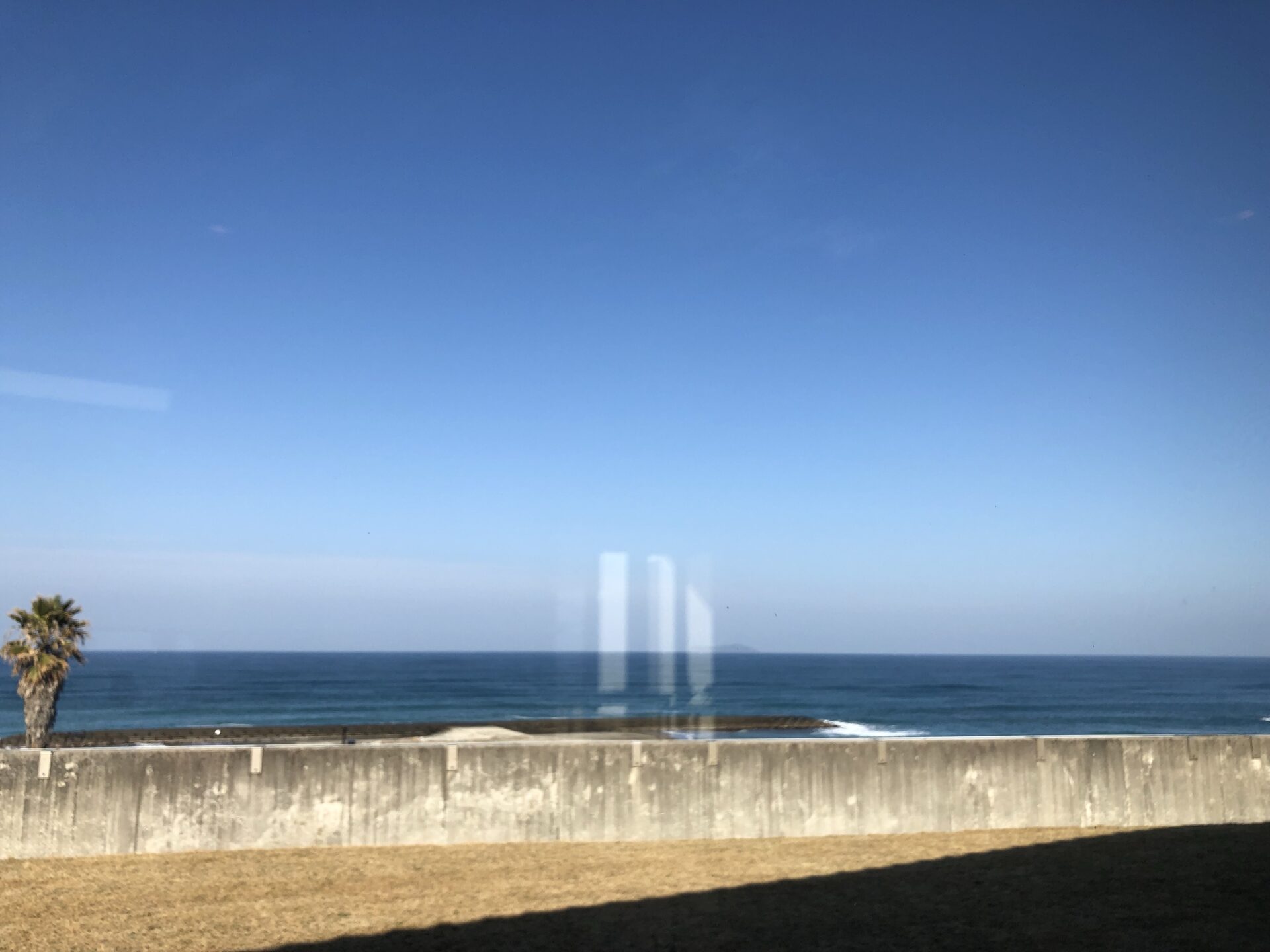 BONNE-MAMAN NOBUの窓側席から見える日本海