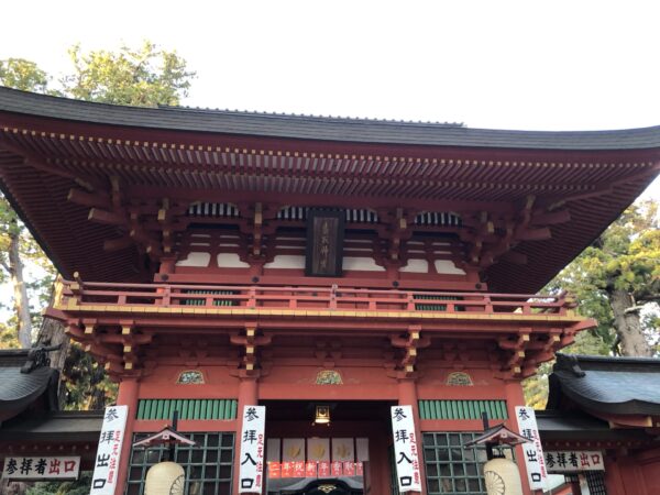 香取神宮の楼門の東郷平八郎が書いた額の筆