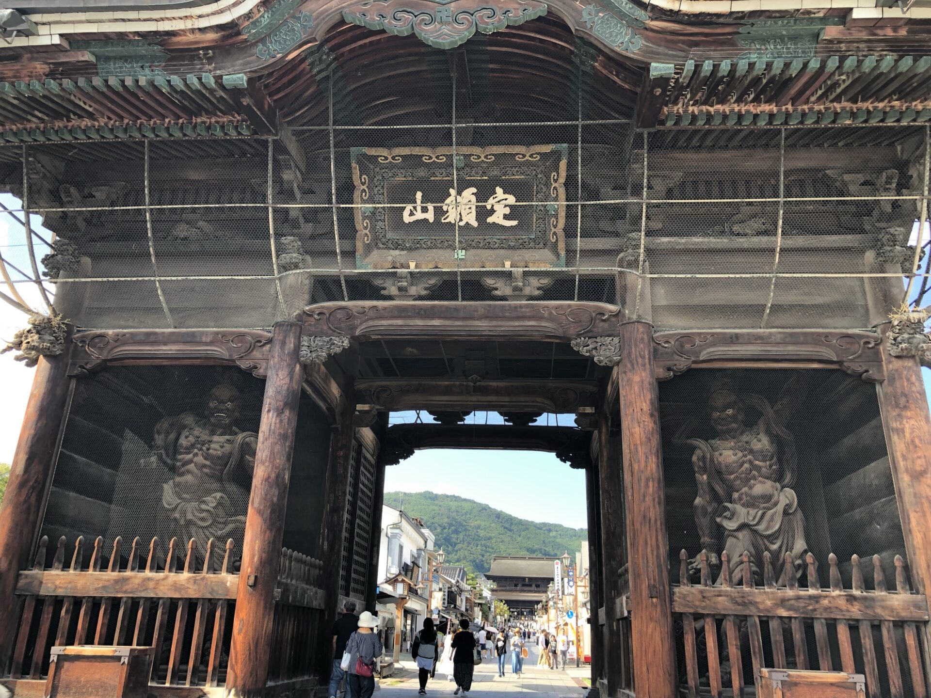 善光寺七福神巡り：善光寺の仁王門