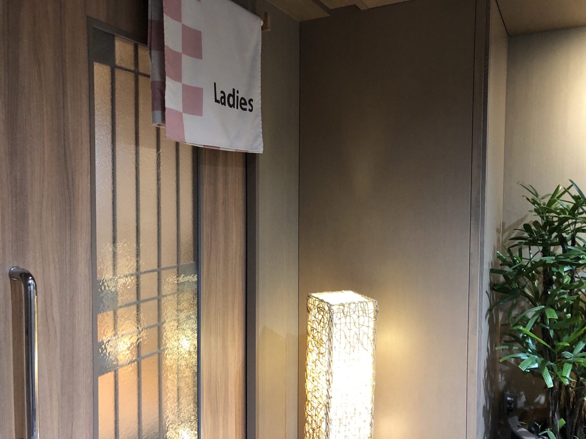 益田グリーンホテルモーリスの大浴場の入り口