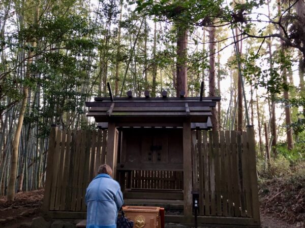 伊勢神宮式年遷宮の古材を使っている、香取神宮の奥宮の社殿